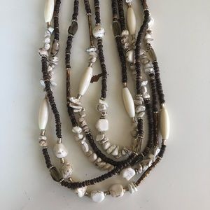 NWOT Chico’s Stone and Glass Necklace in Brown and Ivory Perfect Condition 💐💐